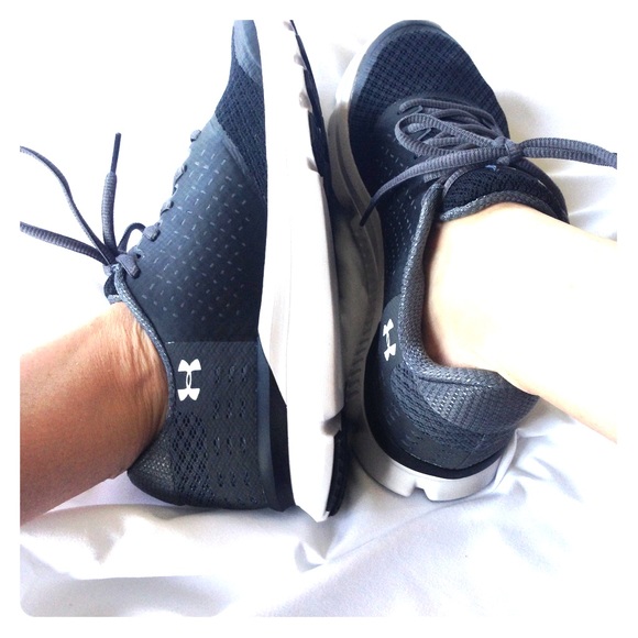 Brand new Woman's Under Armour shoes - Picture 2 of 6